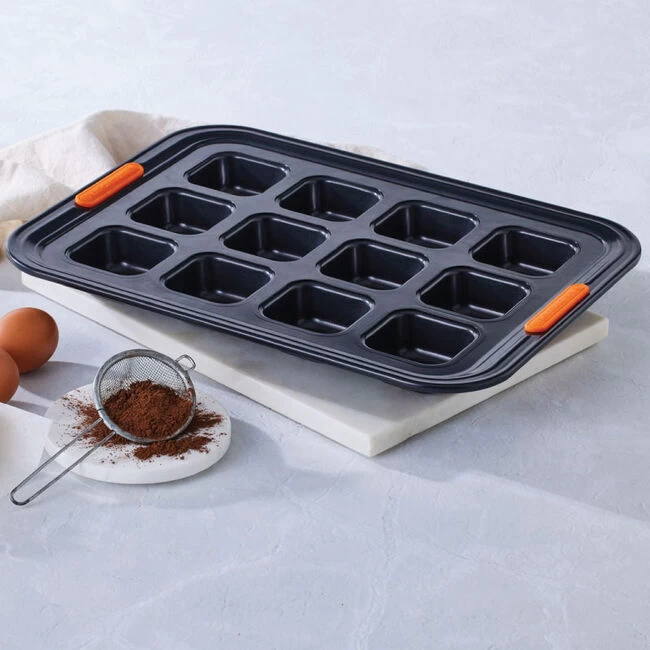 Le Creuset 12-Cup Brownie Pan