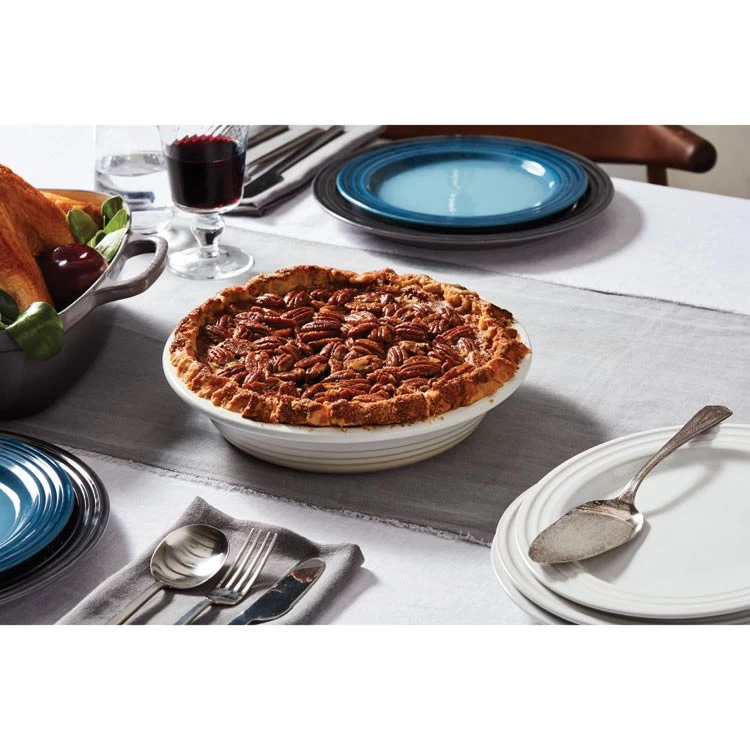 Le Creuset Heritage Stoneware Pie Dish - White - Image 3