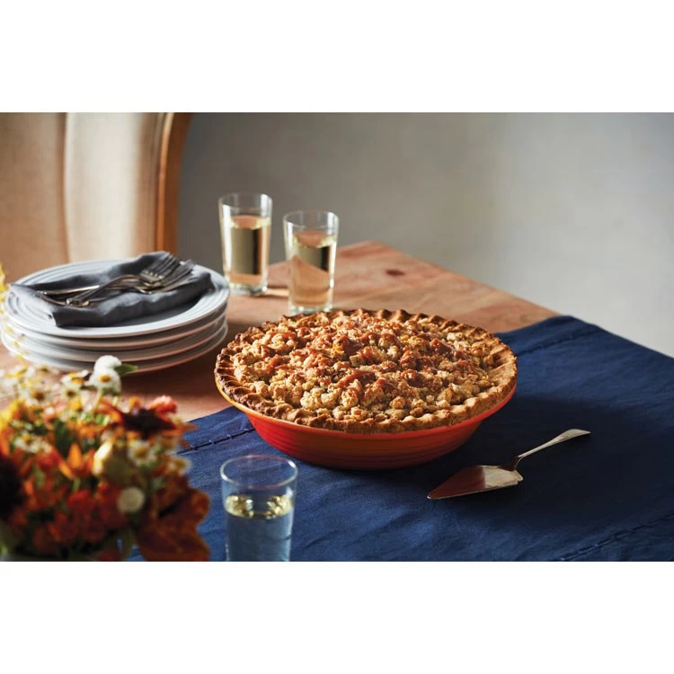 Le Creuset Heritage Stoneware Pie Dish - Flame - Image 2