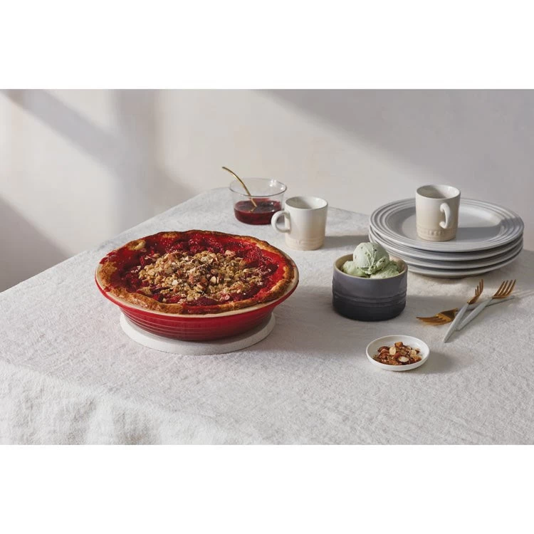 Le Creuset Heritage Stoneware Pie Dish - Cerise - Image 3