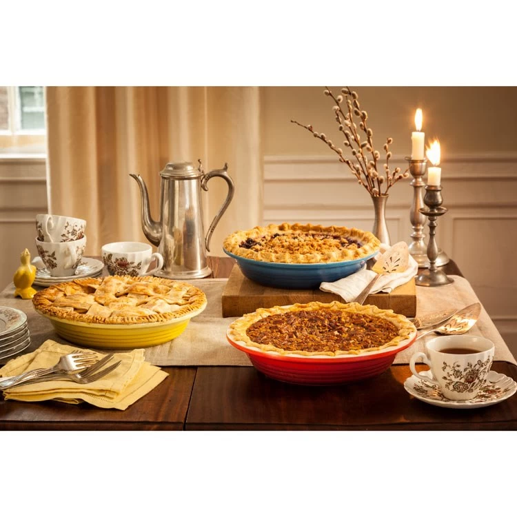 Le Creuset Heritage Stoneware Pie Dish - Cerise - Image 4