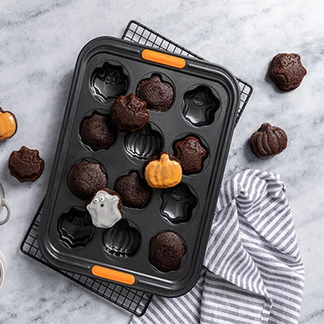 Le Creuset Halloween Cakelet Pan