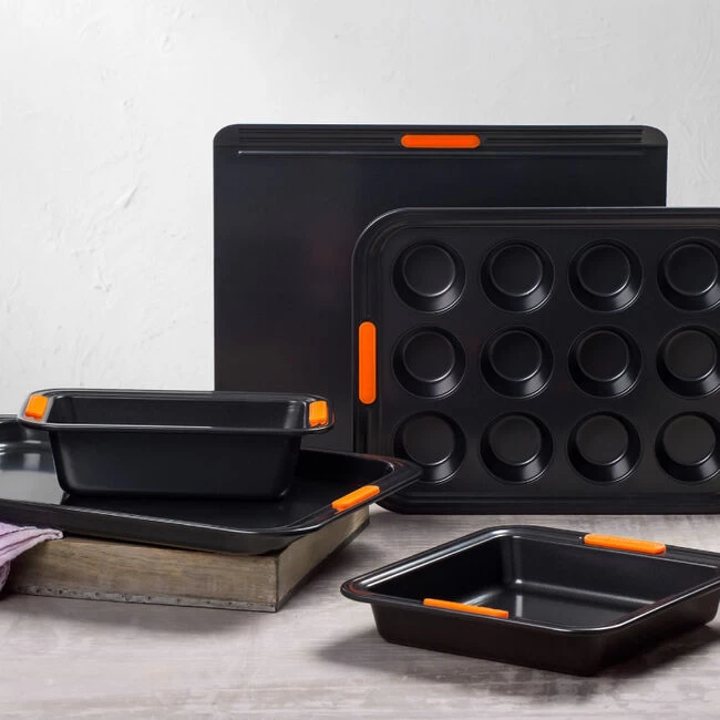 Le Creuset Nonstick Metal Bakeware 5-Piece Set - Image 2