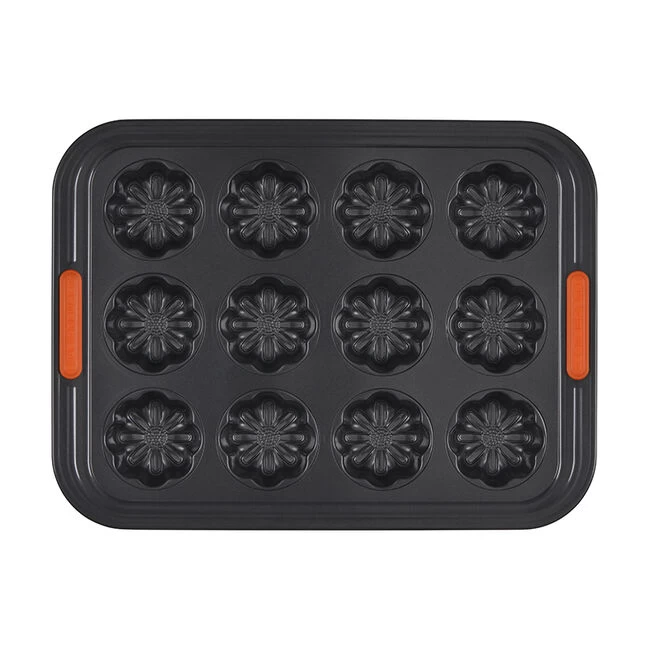 Le Creuset Flower Cakelet Pan - Image 3