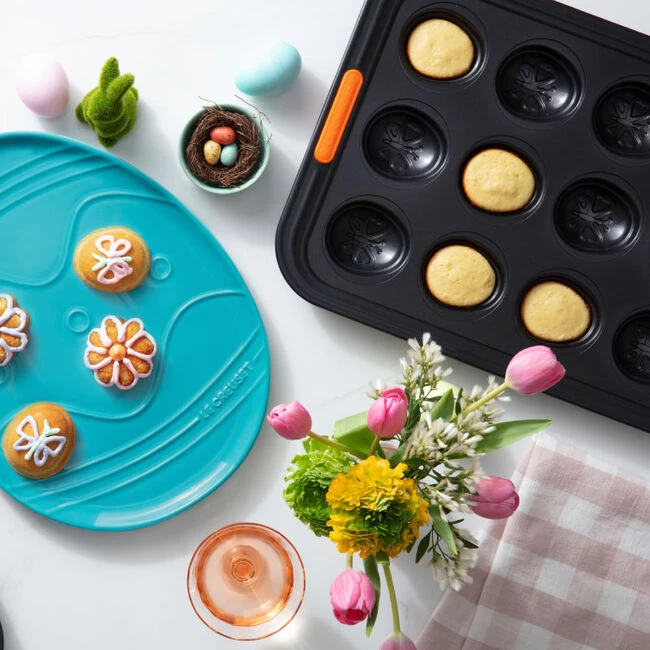 Le Creuset Easter Egg Cakelet Pan - Image 3