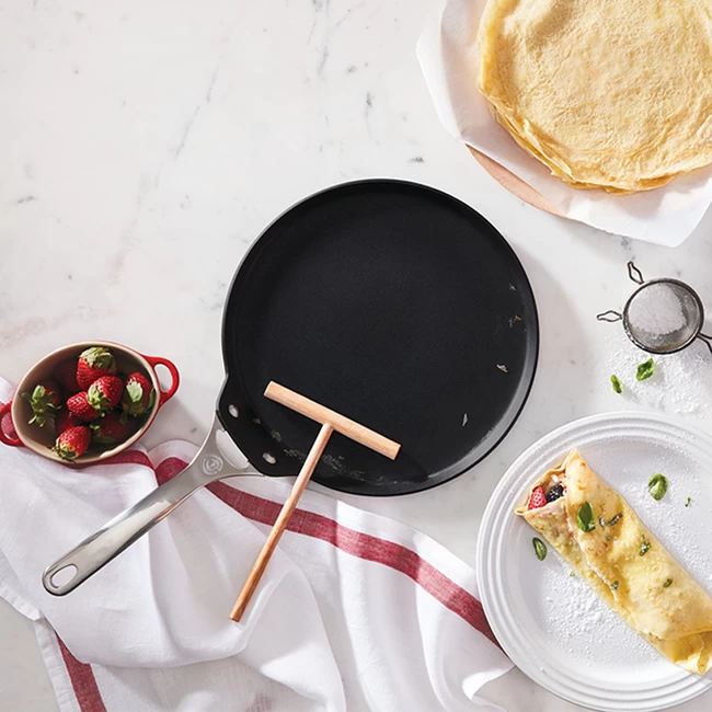 Le Creuset Toughened Nonstick PRO Crepe Pan - Image 3