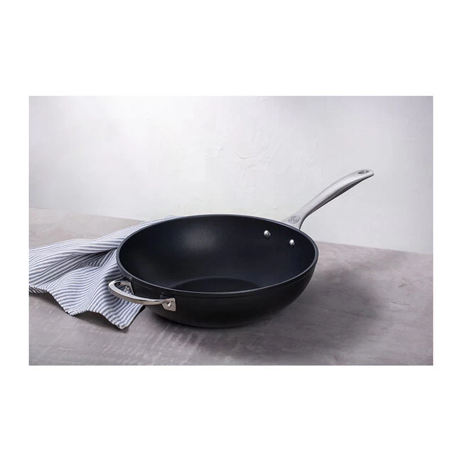 Le Creuset Toughened Nonstick PRO Stir-Fry Pan - Image 4