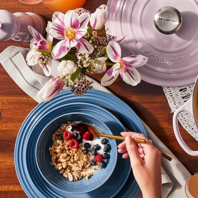 Le Creuset Vancouver 16-Piece Dinnerware Set - Image 2