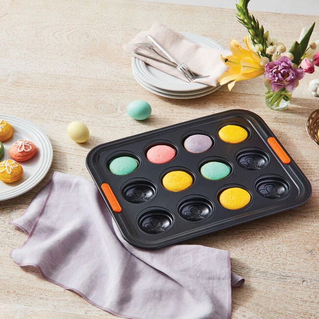 Le Creuset Easter Egg Cakelet Pan - Image 7